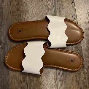 New without tags size 8 Target Shade & Shore sandals